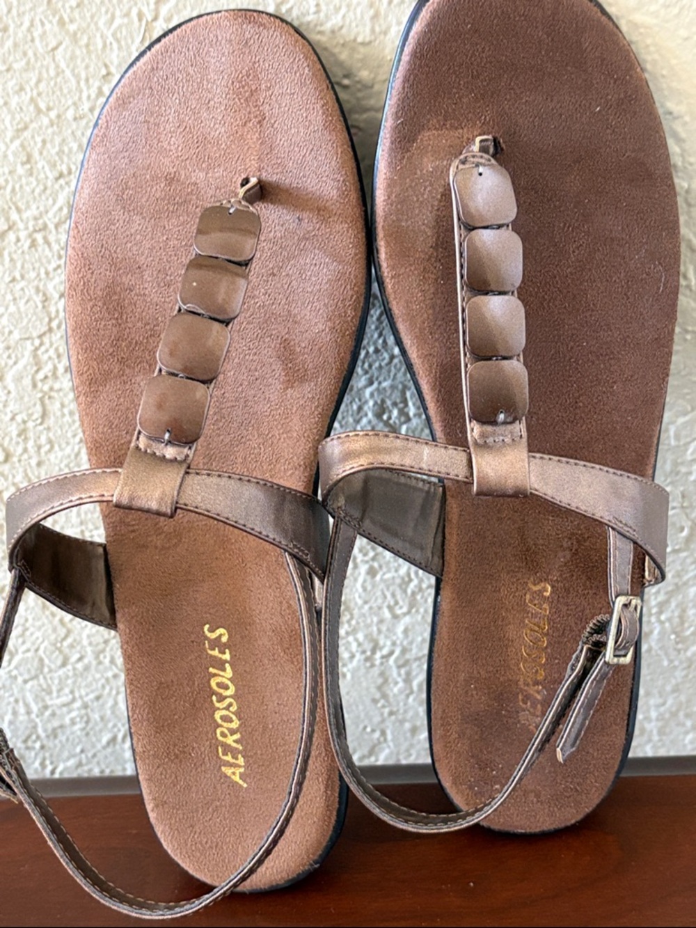 AEROSOLES BRONZE THONG STRAP SANDALS/SIZE 8.5